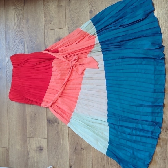 Gabrielle Union Nichelle Pleated Strapless Midi Dress S NWT - Picture 3 of 10